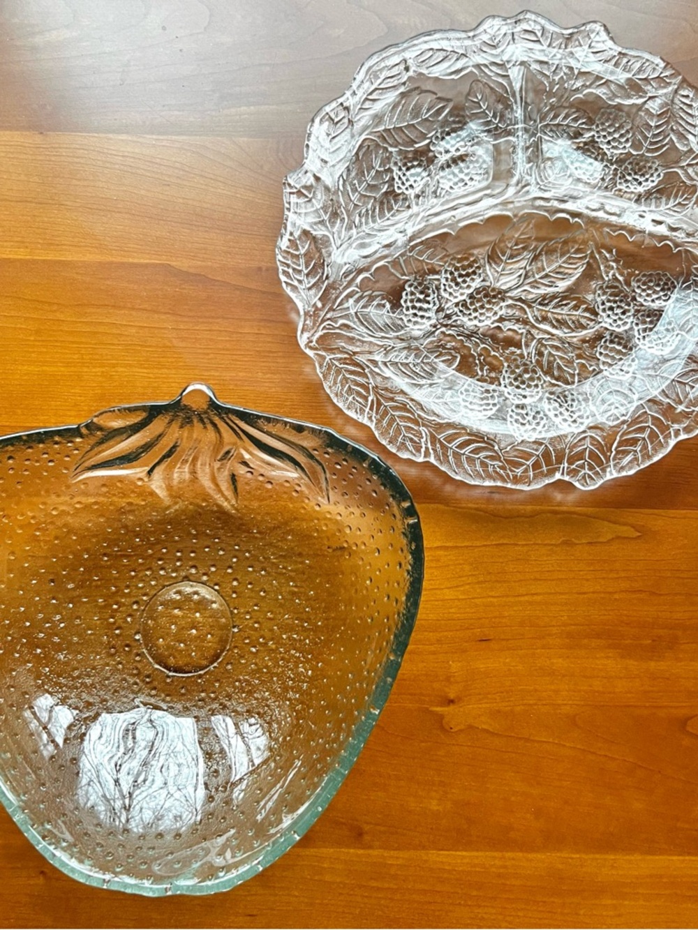 VINTAGE BERRY PATTERNED CLEAR GLASS SERVING PIECES